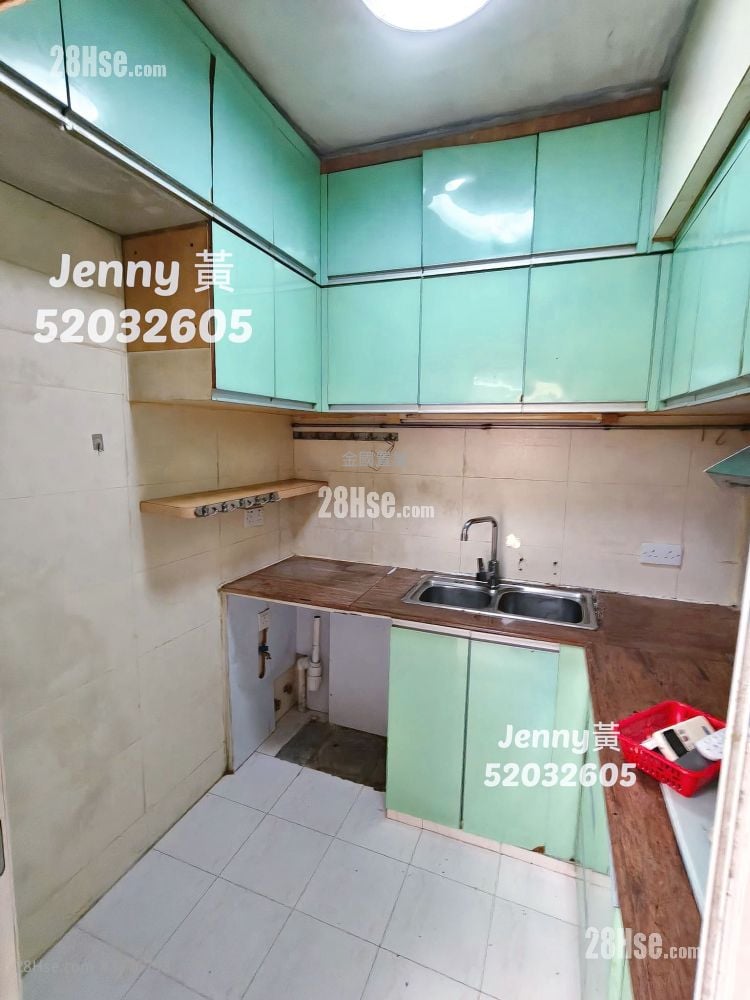 Man Wah Building Sell 3 Bedrooms , 2 Bathrooms 820 ft²