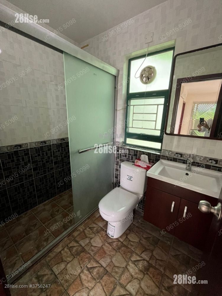 村屋 租盘 3 房 , 1 浴室 700 平方尺