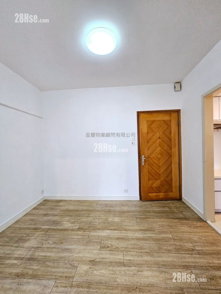 Wah To Building Sell 2 Bedrooms , 1 Bathroom 302 ft²