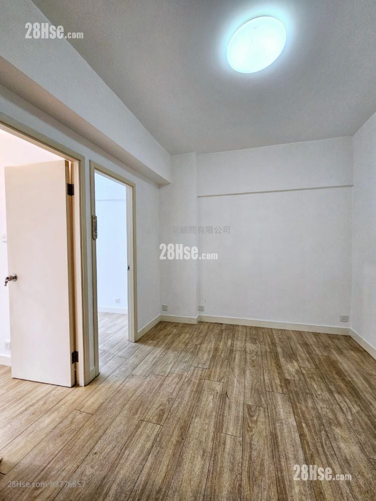 Wah To Building Sell 2 Bedrooms , 1 Bathroom 302 ft²