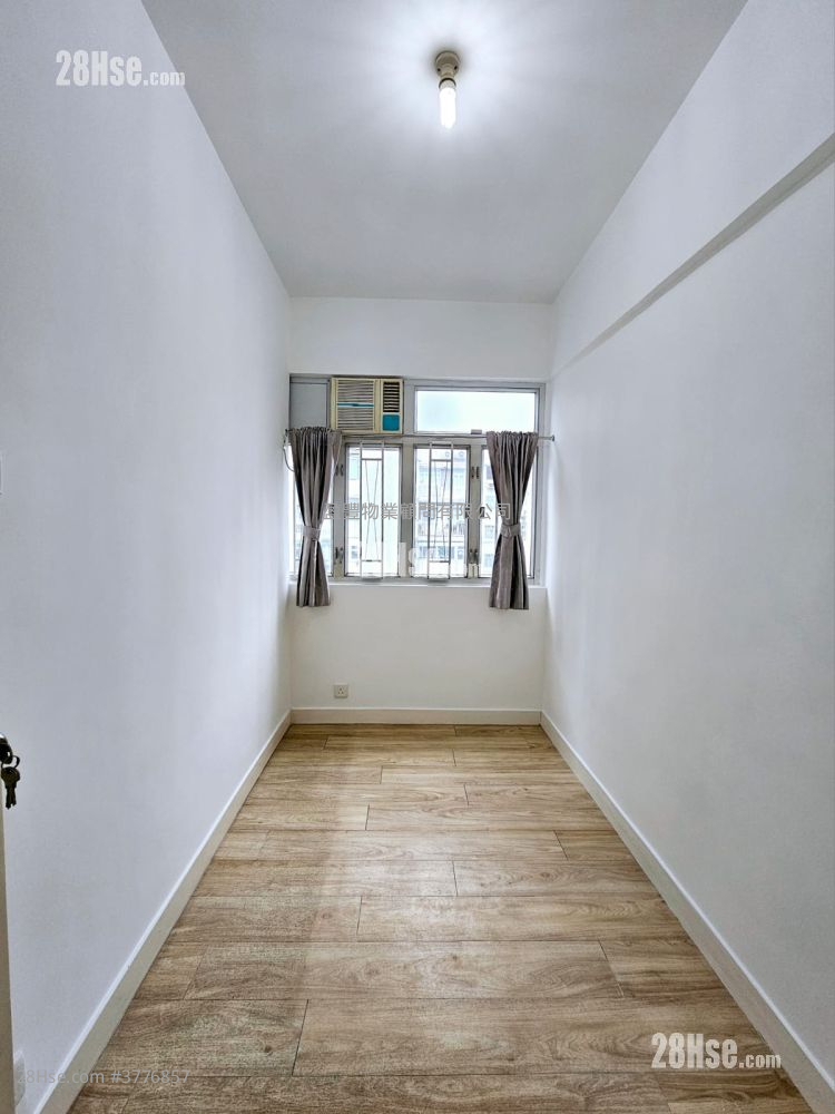 Wah To Building Sell 2 Bedrooms , 1 Bathroom 302 ft²