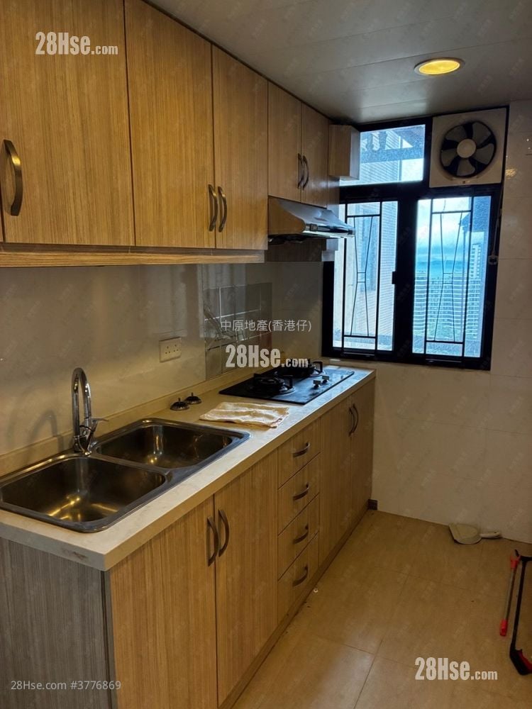 薄扶林花园 售盘 3 房 , 1 浴室 705 平方尺