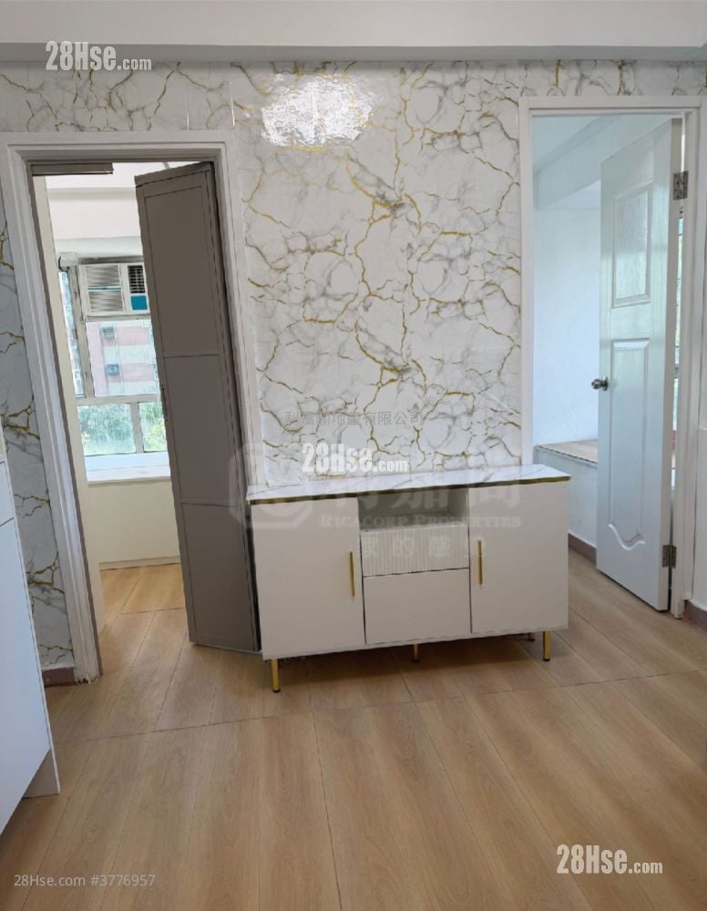 Golden Lion Garden Sell 2 Bedrooms , 1 Bathroom 260 ft²