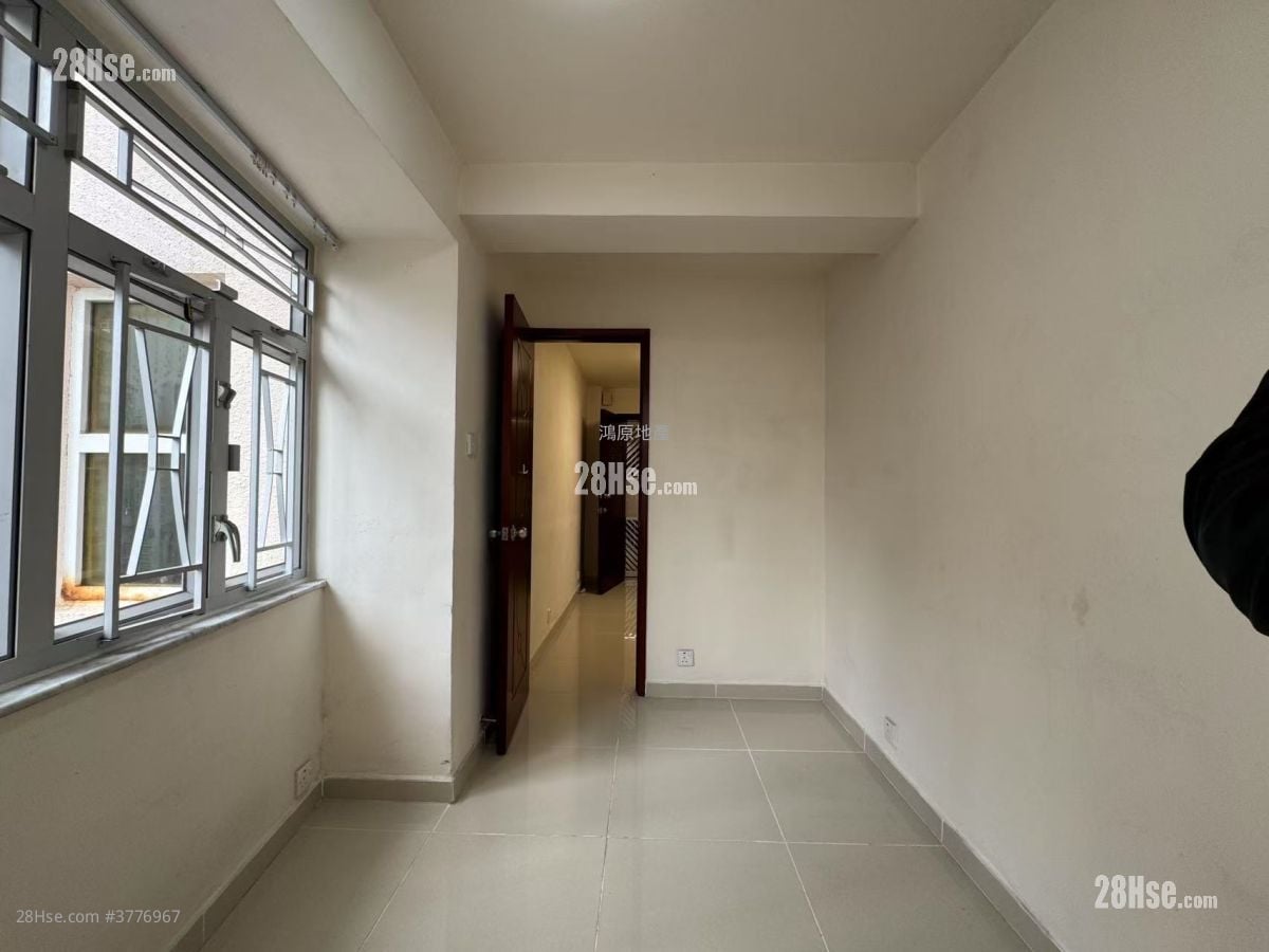 Fung Yu Building Sell 2 Bedrooms , 1 Bathroom 336 ft²