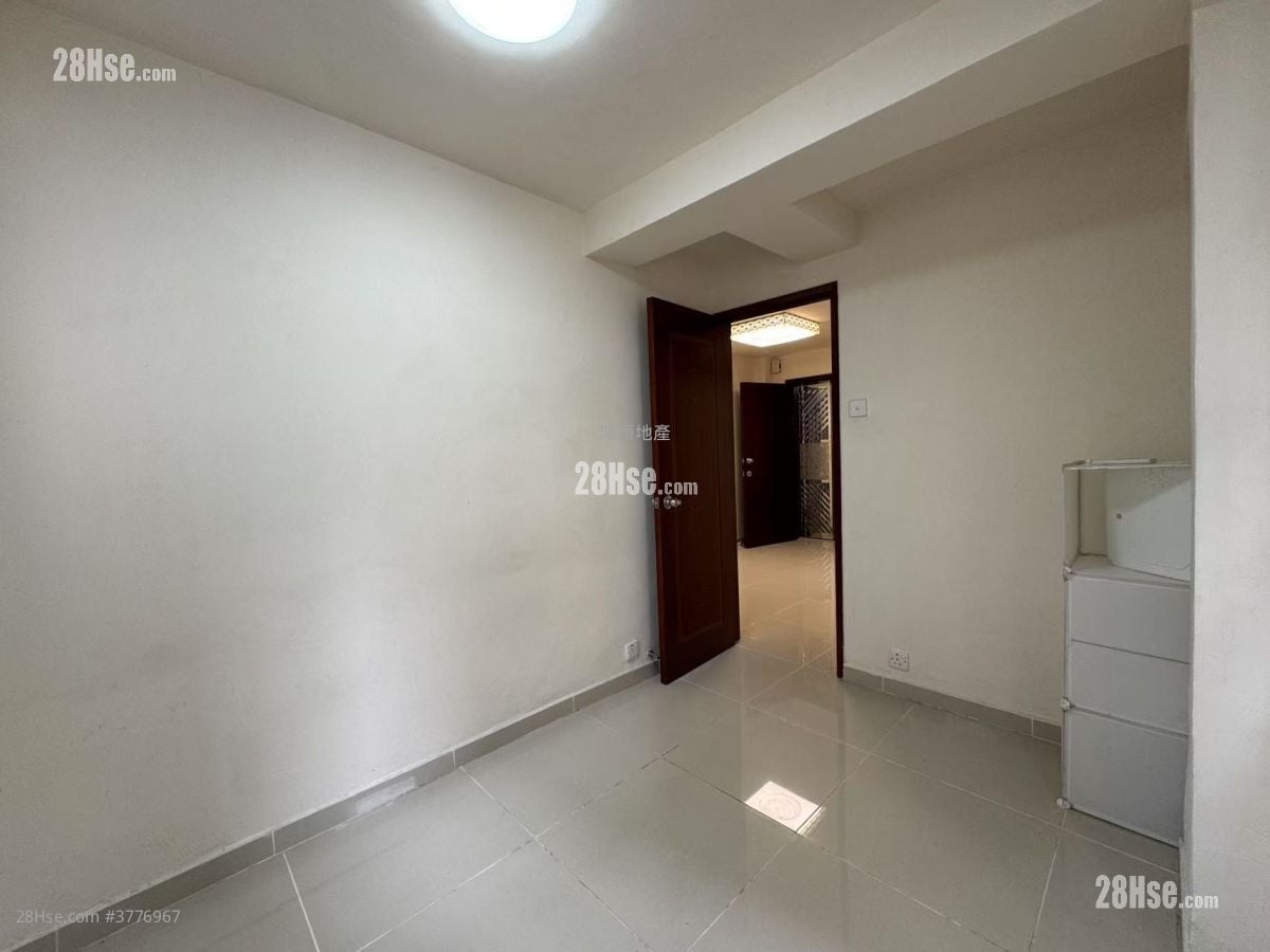 Fung Yu Building Sell 2 Bedrooms , 1 Bathroom 336 ft²
