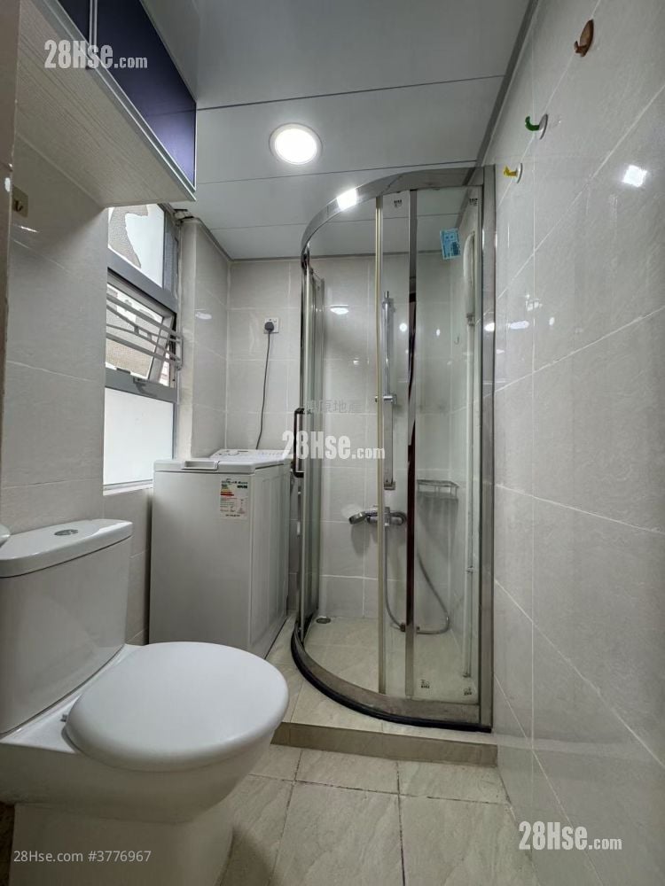 Fung Yu Building Sell 2 Bedrooms , 1 Bathroom 336 ft²