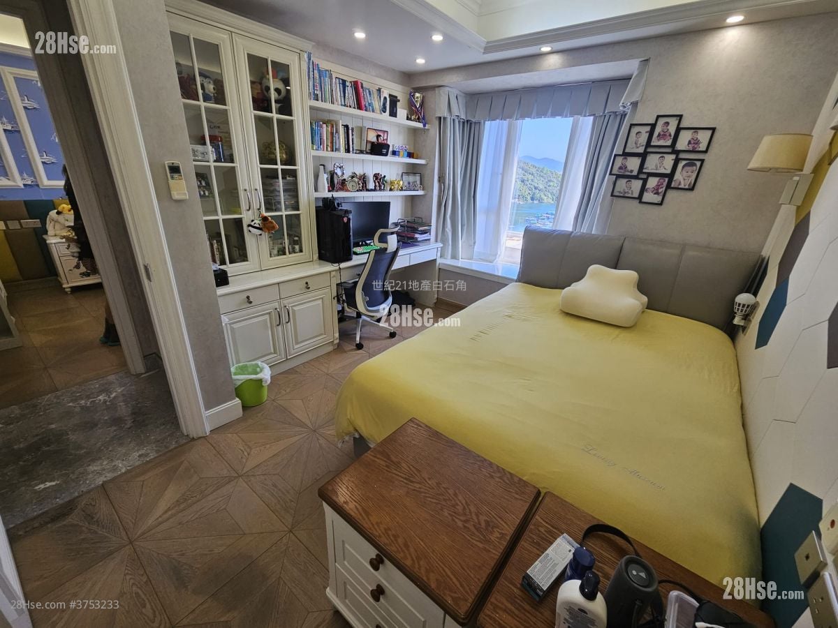 比华利山别墅 租盘 5+ 房 , 2 浴室 2,072 平方尺