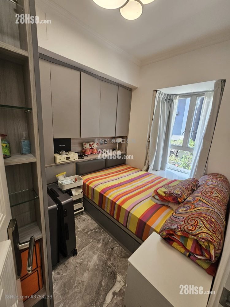 比华利山别墅 租盘 5+ 房 , 2 浴室 2,072 平方尺