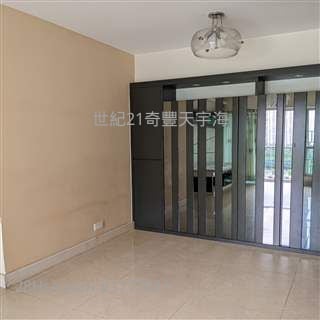 大型商场，邻近海滨长廊位置优越 Connie 彭小姐 90555387  