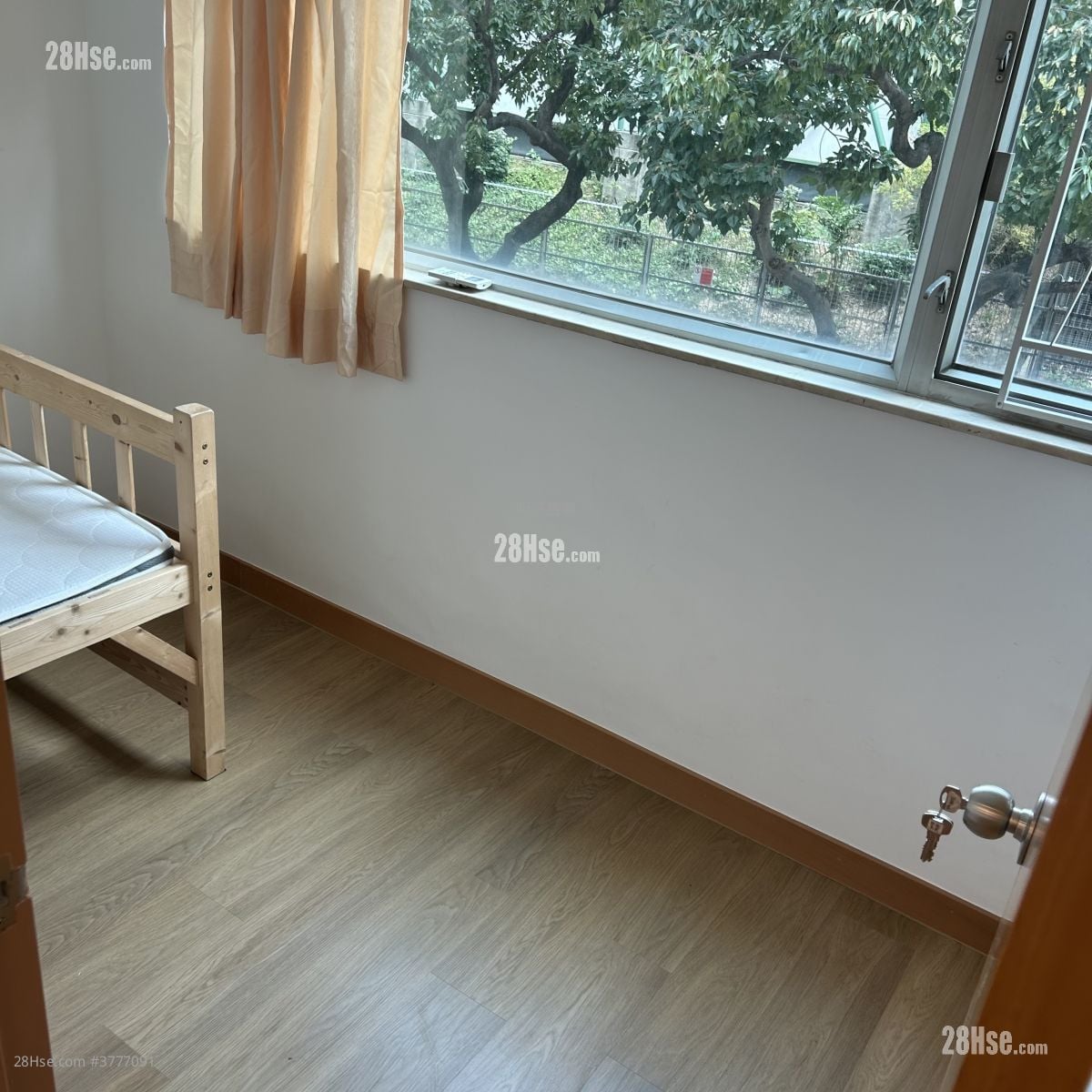 Fu Wah Building Rental 2 Bedrooms 360 ft²