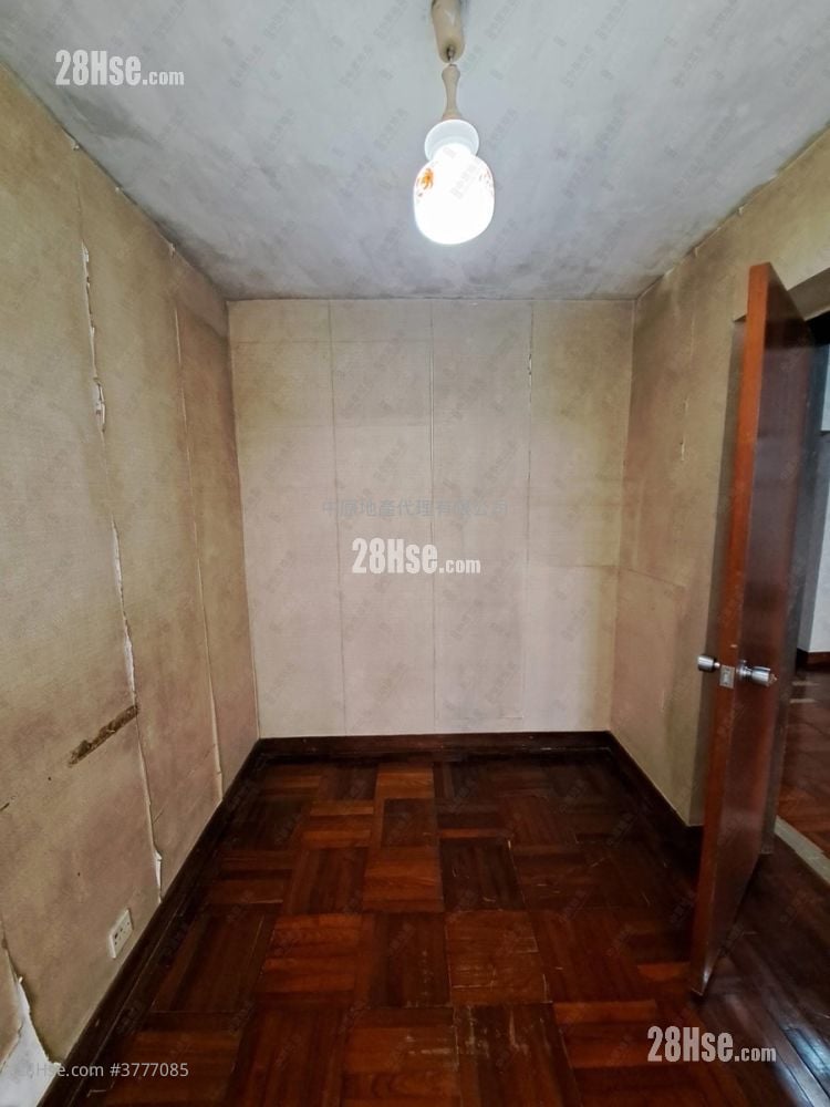Pokfulam Gardens Sell 2 Bedrooms , 1 Bathroom 466 ft²