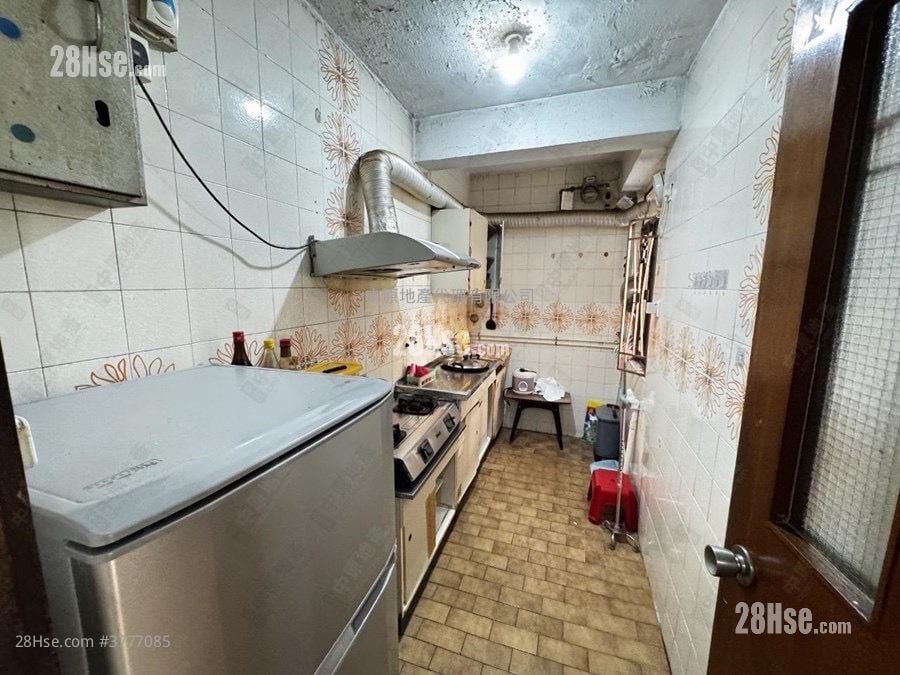 Pokfulam Gardens Sell 2 Bedrooms , 1 Bathroom 466 ft²