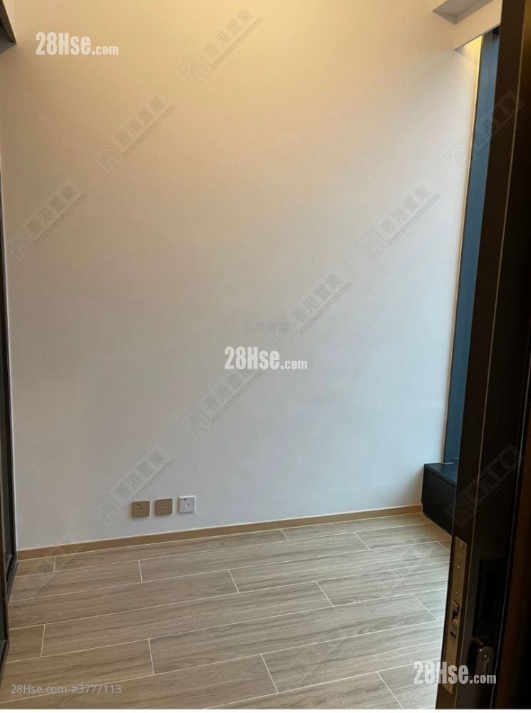 Aquila Square Mile Sell 1 Bedroom 247 ft²