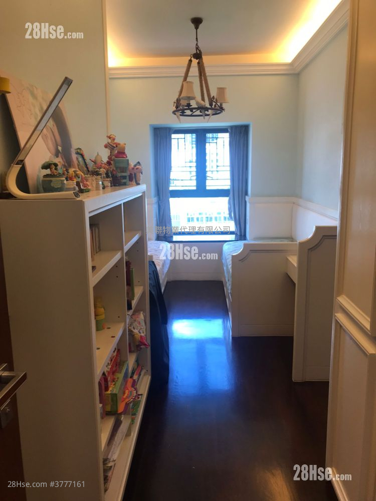 Dunbar Place 售盘 4 房 , 2 浴室 1,829 平方尺