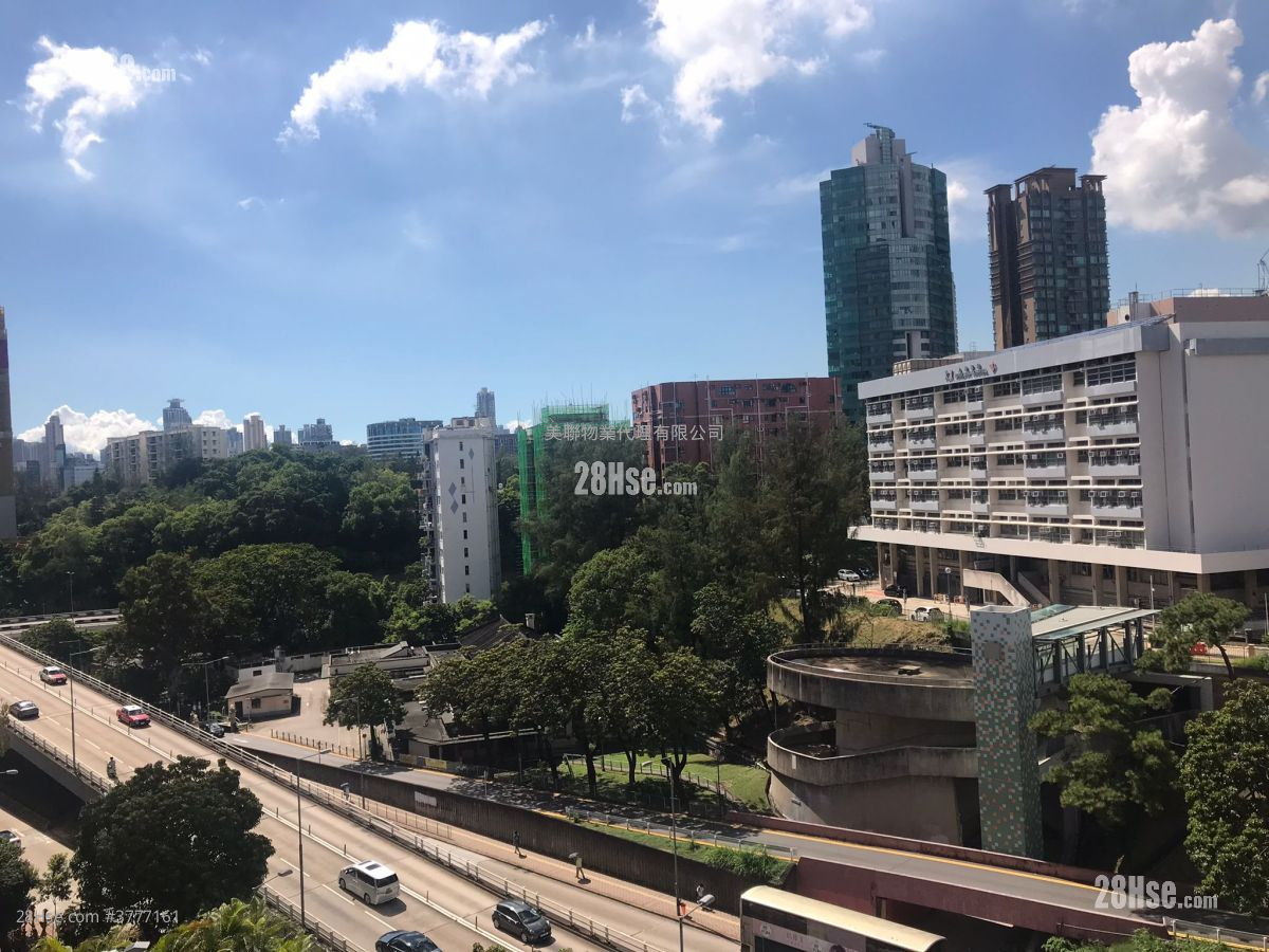 Dunbar Place 售盘 4 房 , 2 浴室 1,829 平方尺