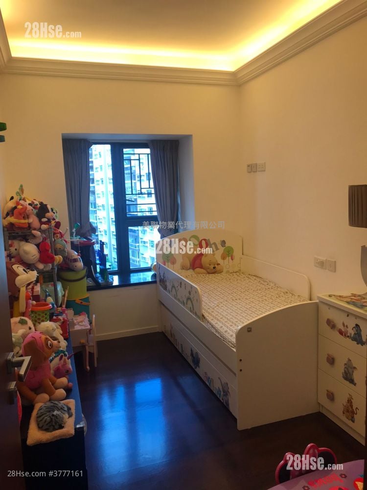 Dunbar Place 售盘 4 房 , 2 浴室 1,829 平方尺