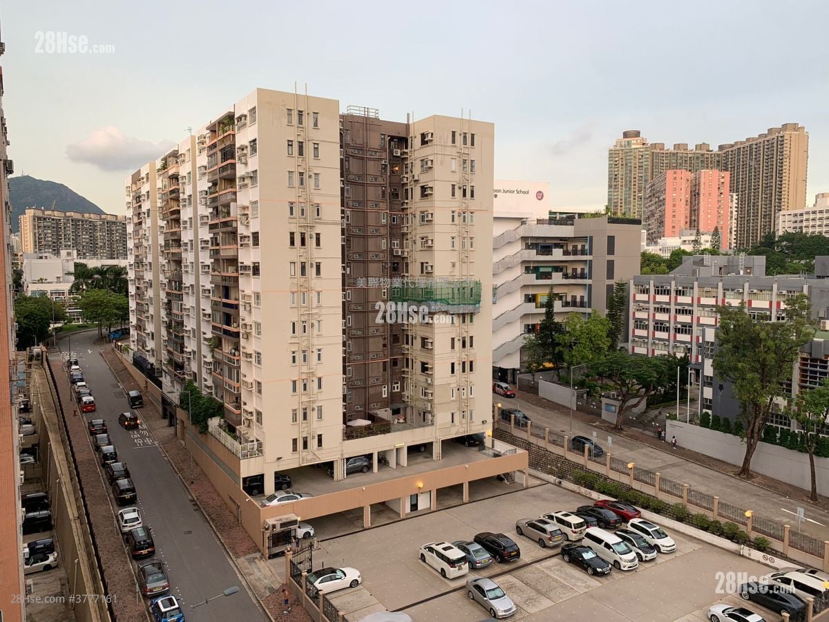 Dunbar Place 售盘 4 房 , 2 浴室 1,829 平方尺