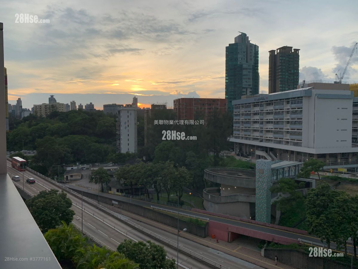 Dunbar Place 售盘 4 房 , 2 浴室 1,829 平方尺