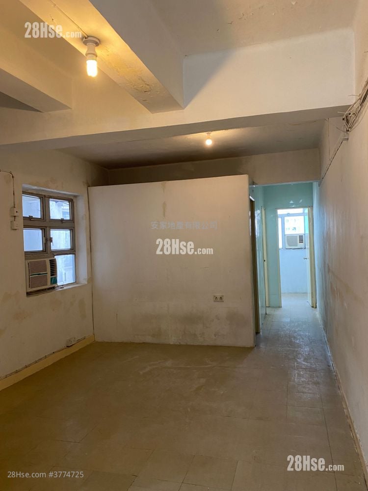Chung Ying Building Sell 3 Bedrooms , 1 Bathroom 473 ft²