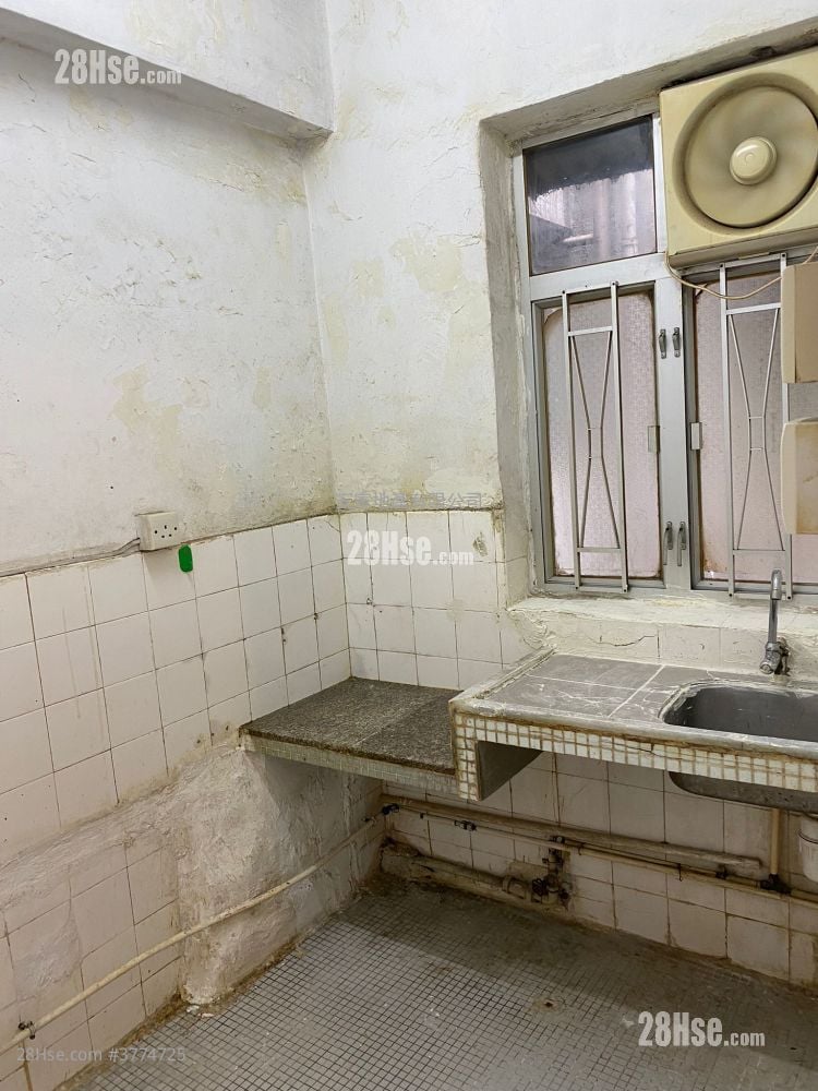 Chung Ying Building Sell 3 Bedrooms , 1 Bathroom 473 ft²