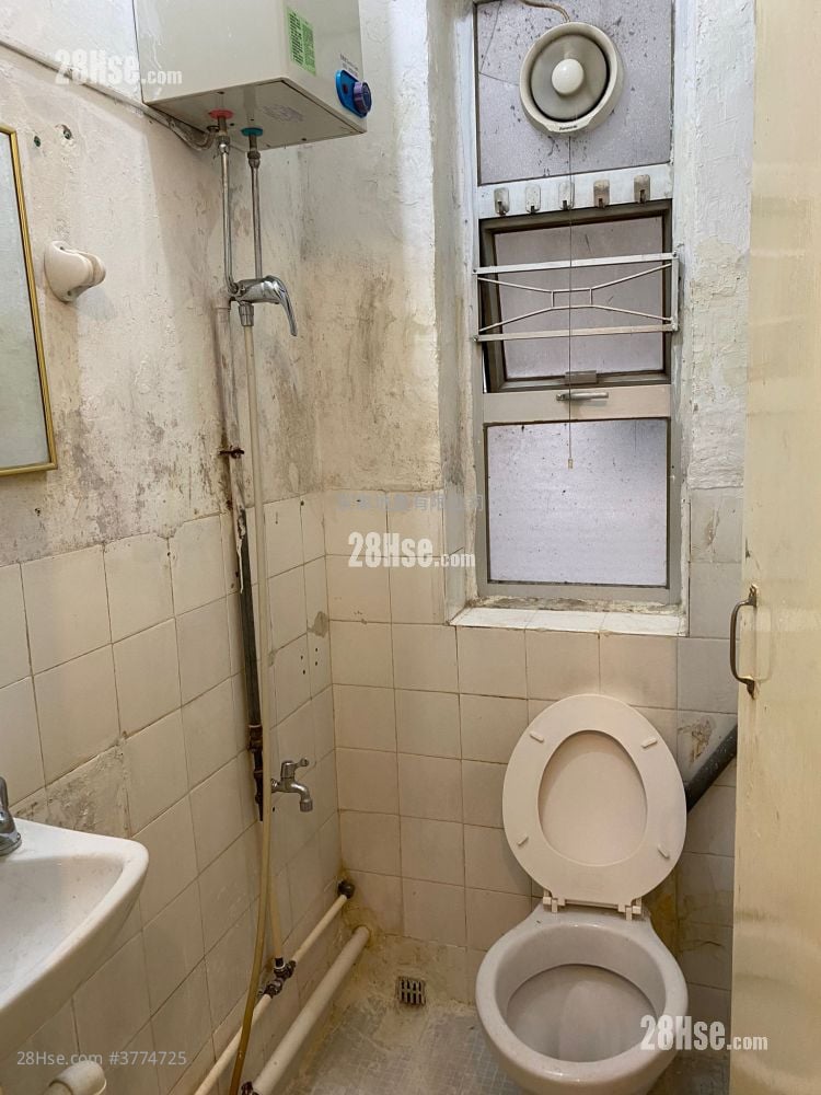 Chung Ying Building Sell 3 Bedrooms , 1 Bathroom 473 ft²