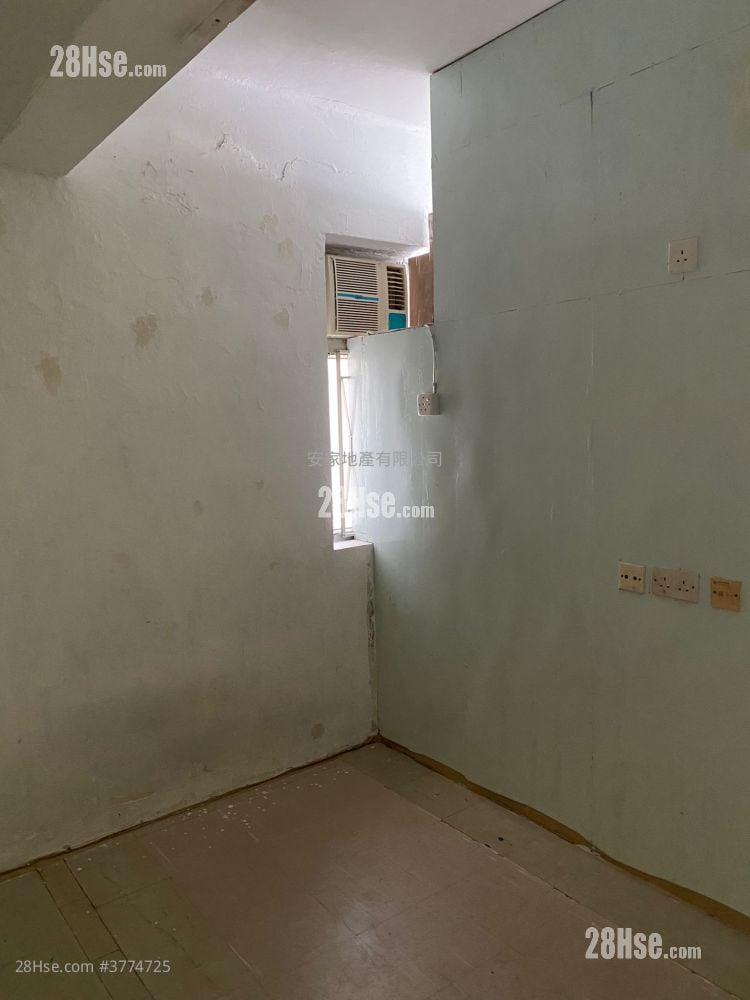 Chung Ying Building Sell 3 Bedrooms , 1 Bathroom 473 ft²
