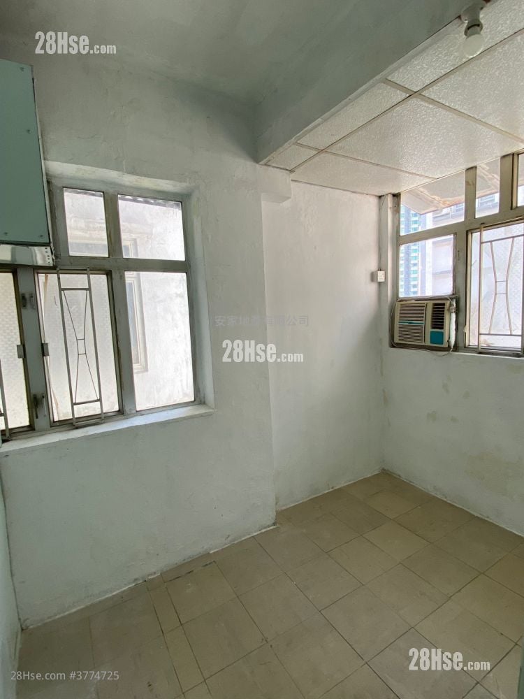 Chung Ying Building Sell 3 Bedrooms , 1 Bathroom 473 ft²