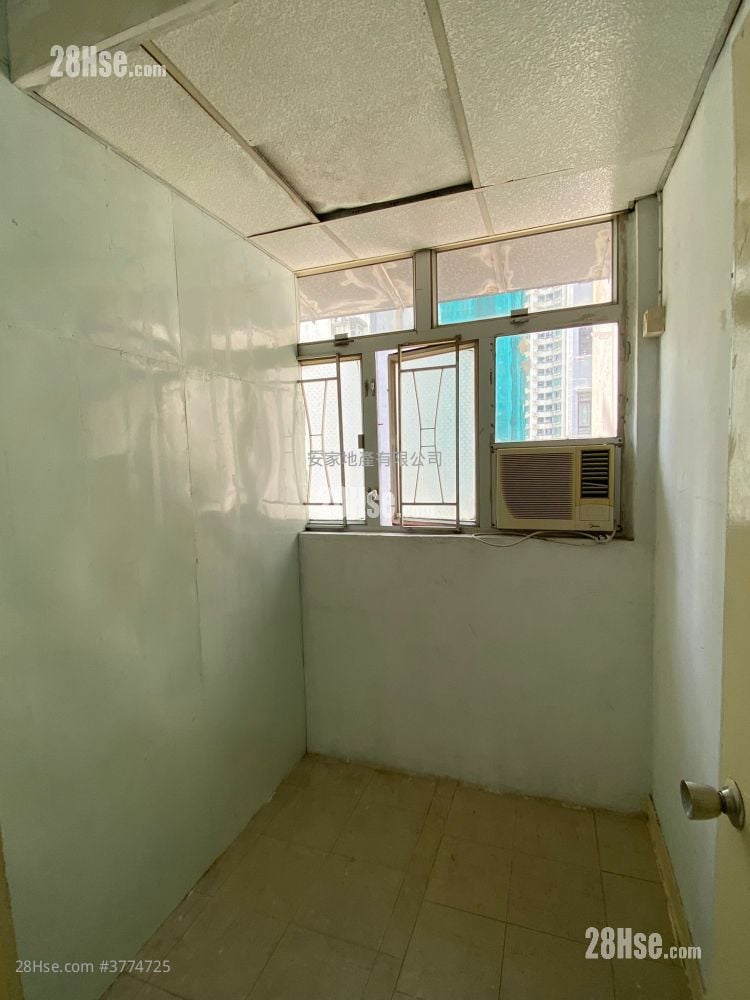 Chung Ying Building Sell 3 Bedrooms , 1 Bathroom 473 ft²