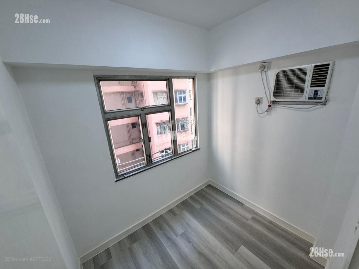 Sun Shing Centre Sell 2 Bedrooms , 1 Bathroom