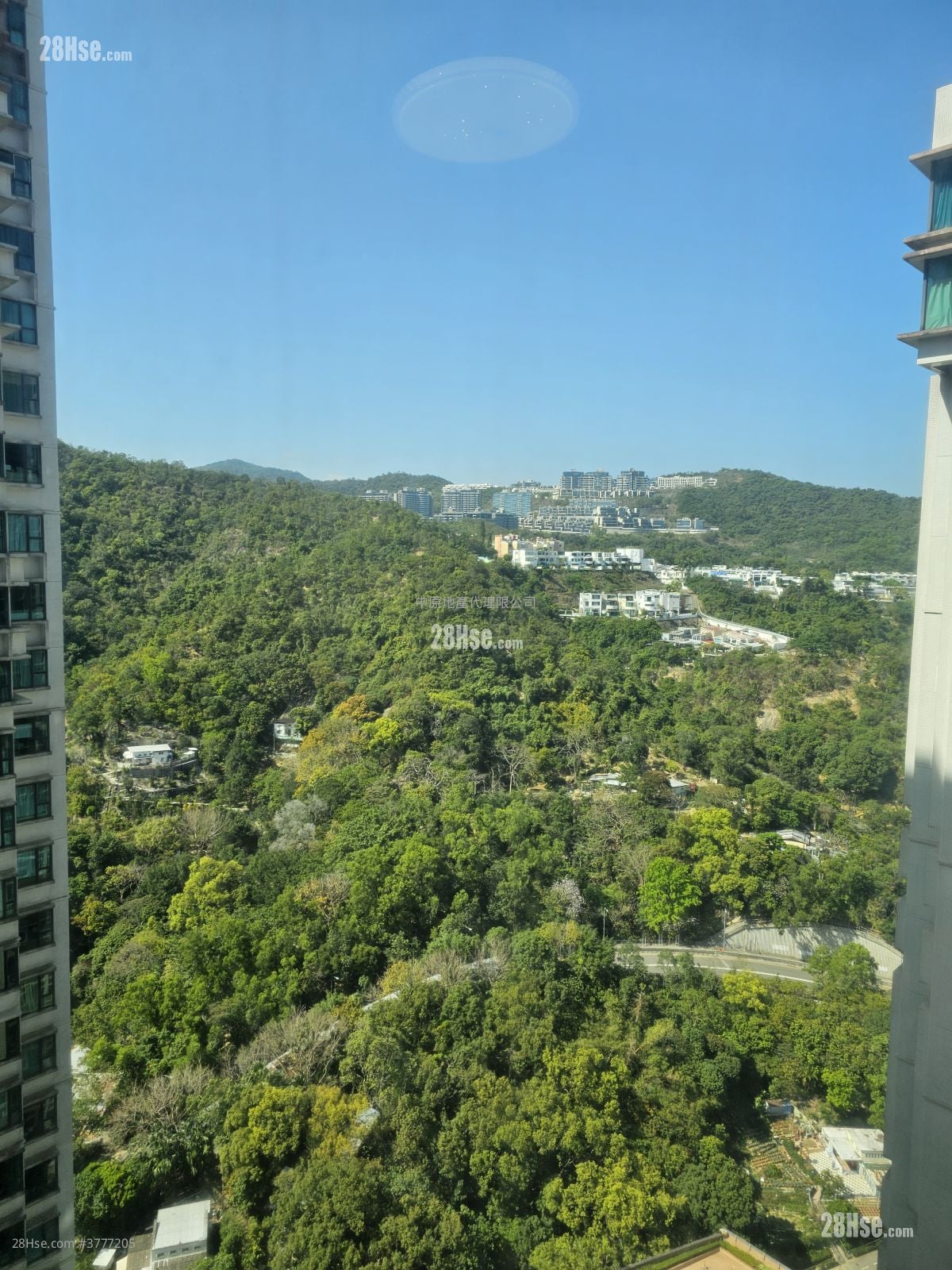 Royal Ascot Sell 3 Bedrooms , 2 Bathrooms 958 ft²