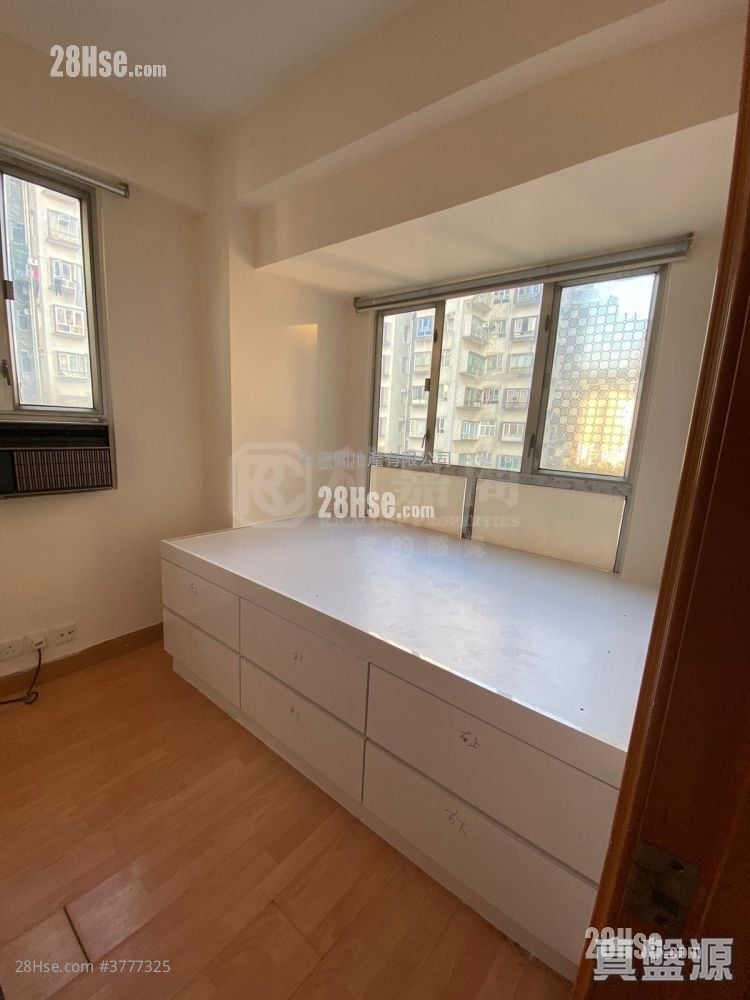 Golden Lion Garden Sell 2 Bedrooms 270 ft²