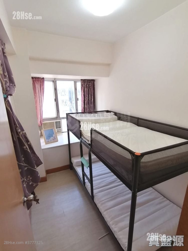 Golden Lion Garden Sell 2 Bedrooms 270 ft²