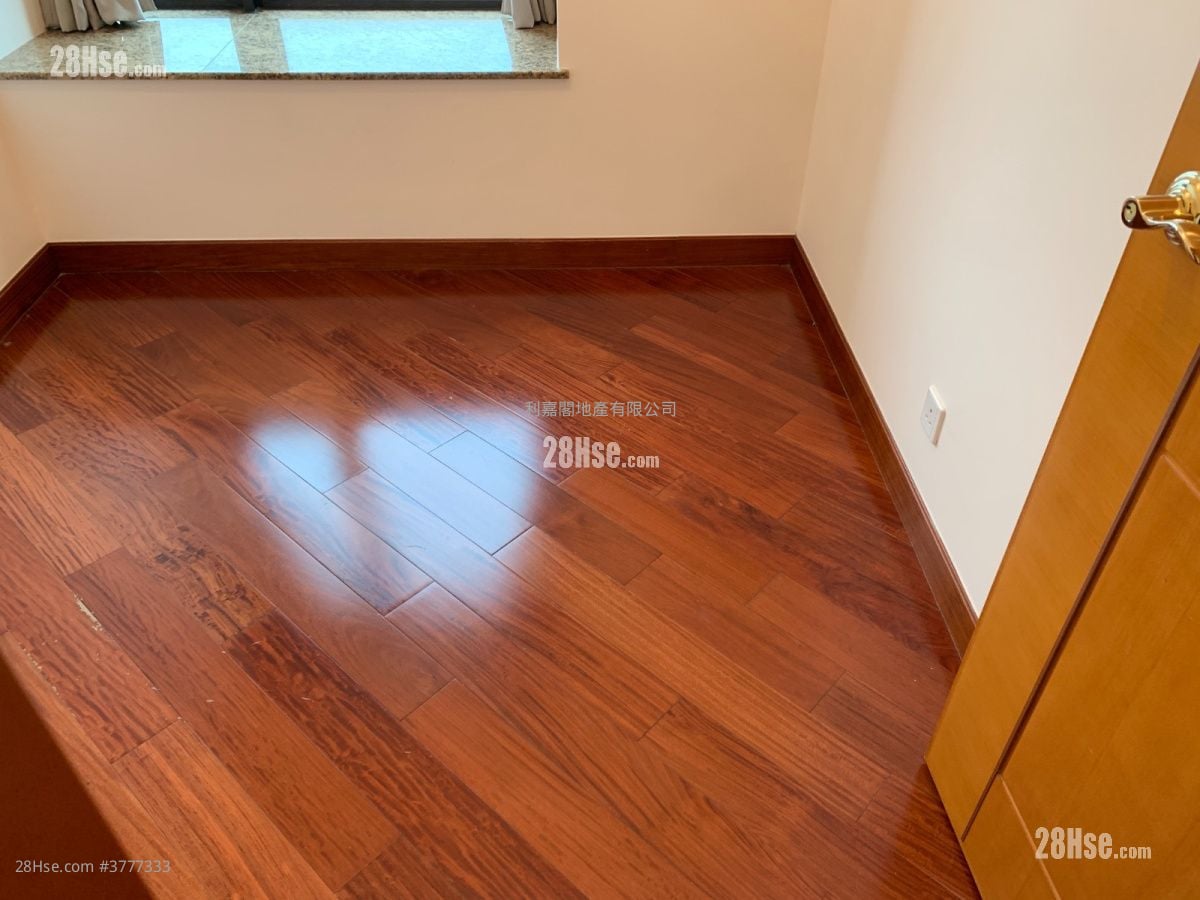 The Arch Sell 3 Bedrooms , 2 Bathrooms 841 ft²