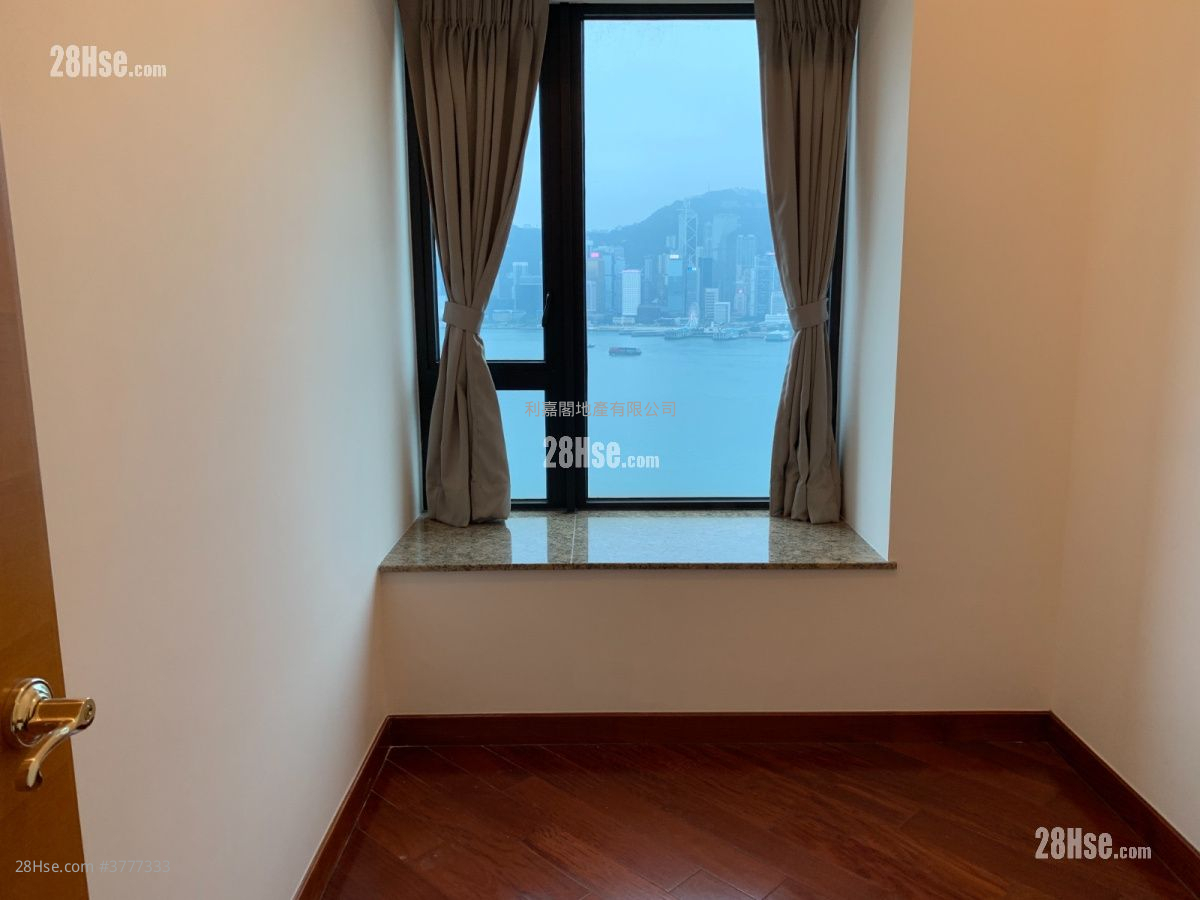 The Arch Sell 3 Bedrooms , 2 Bathrooms 841 ft²