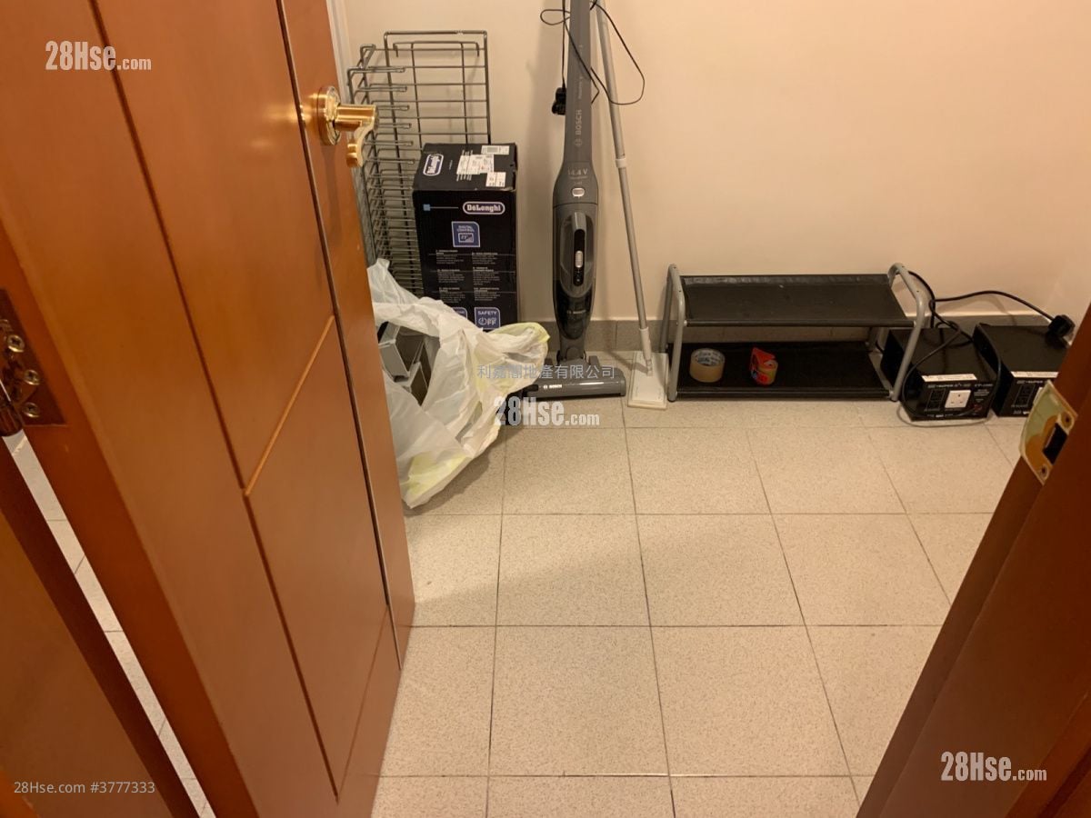 The Arch Sell 3 Bedrooms , 2 Bathrooms 841 ft²