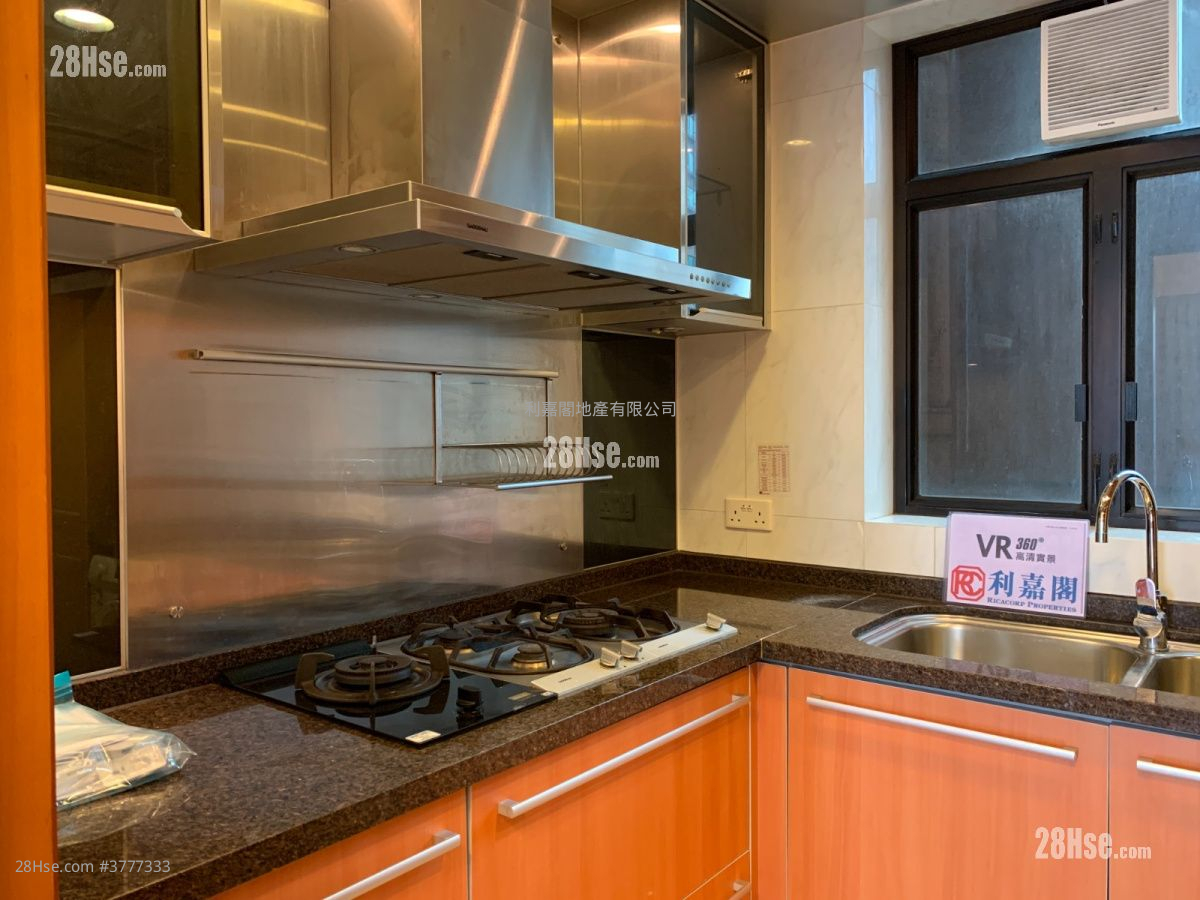 The Arch Sell 3 Bedrooms , 2 Bathrooms 841 ft²