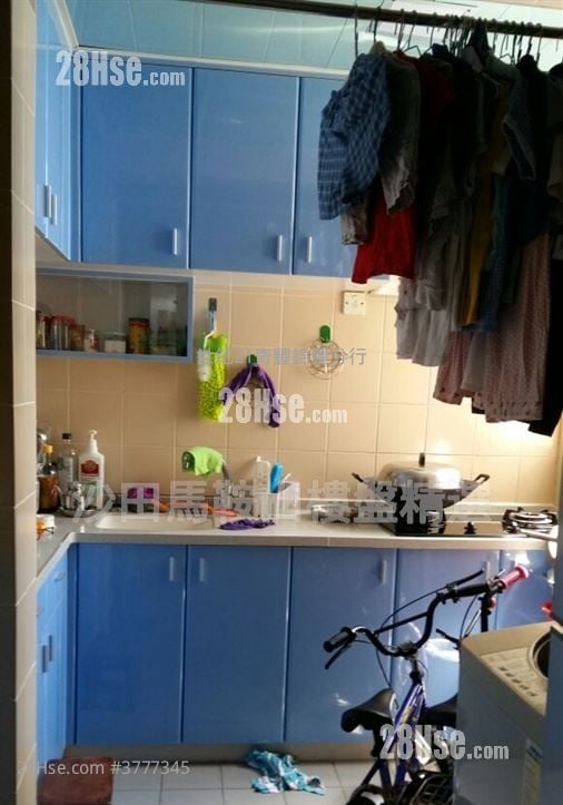 Kam Fung Court Sell 2 Bedrooms , 1 Bathroom 531 ft²