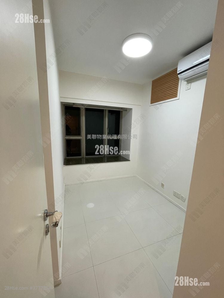 Park Central Sell 2 Bedrooms , 1 Bathroom 436 ft²