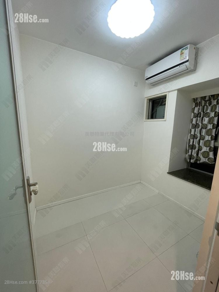 Park Central Sell 2 Bedrooms , 1 Bathroom 436 ft²