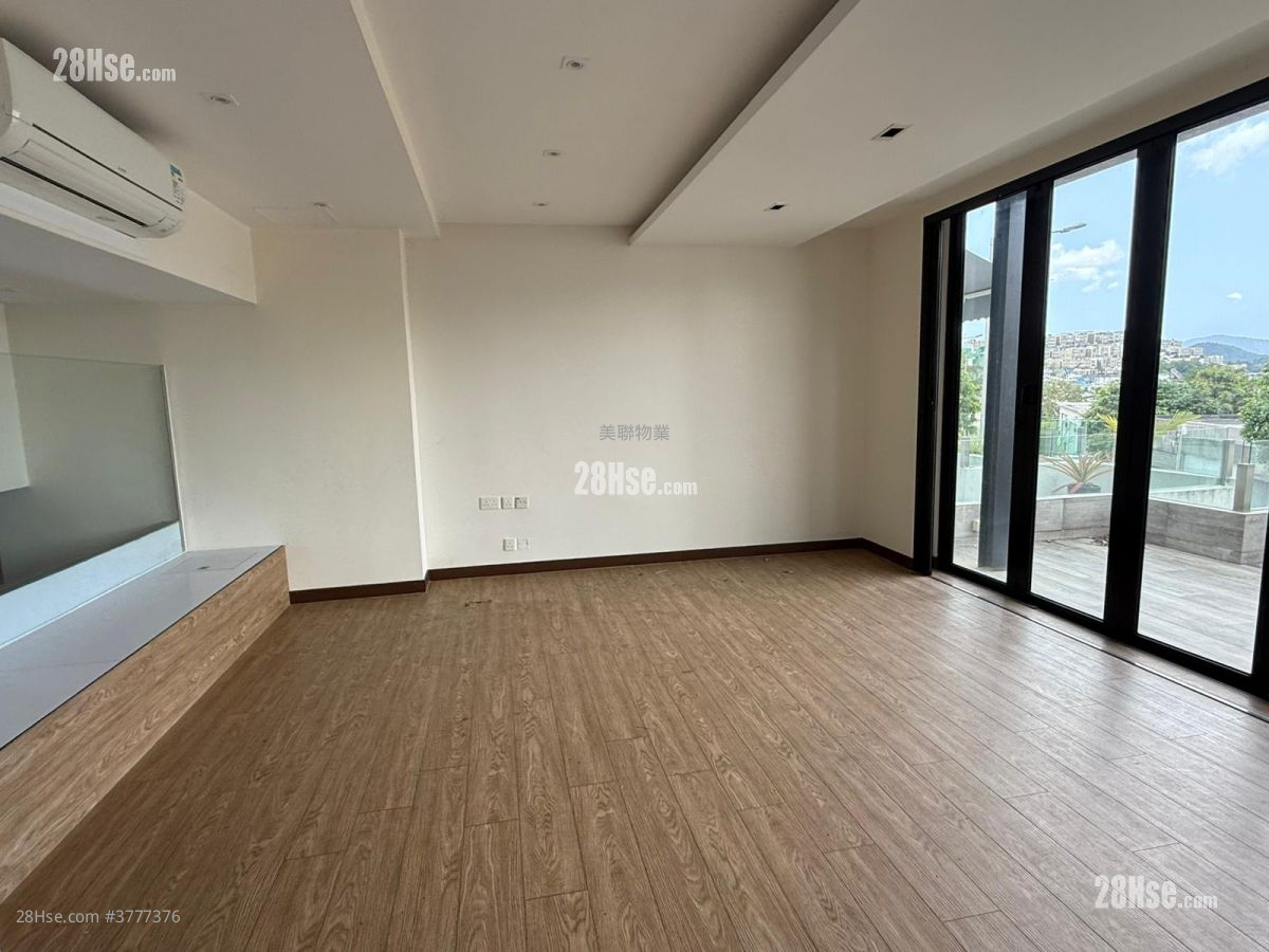 Fortune Garden Sell 3 Bedrooms , 3 Bathrooms 1,090 ft²