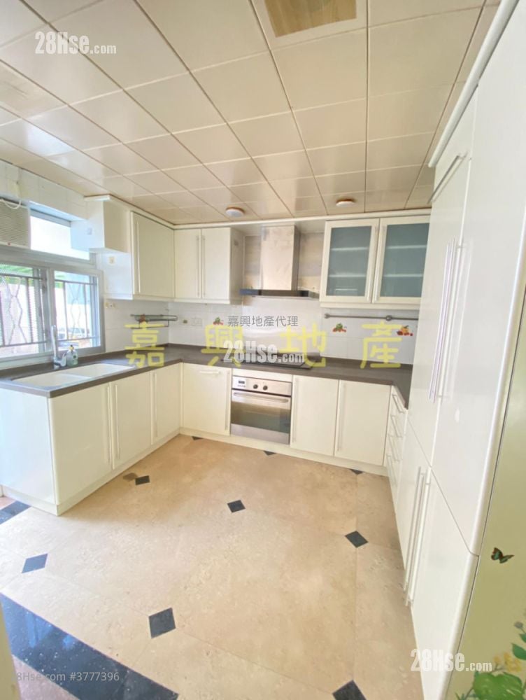 Monte Villa Sell 5+ Bedrooms , 4 Bathrooms