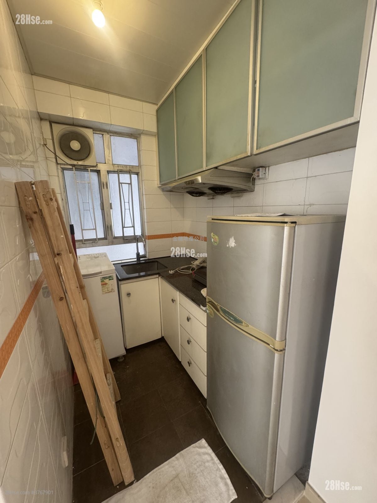 Lap Hing Building Sell 1 Bedroom , 1 Bathroom 281 ft²