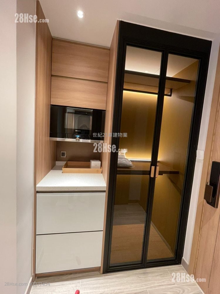 Arbour Sell Studio , 1 Bathroom 256 ft²