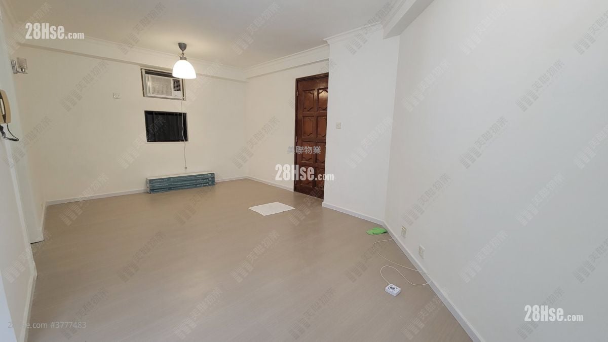 Kornhill Sell 2 Bedrooms 522 ft²