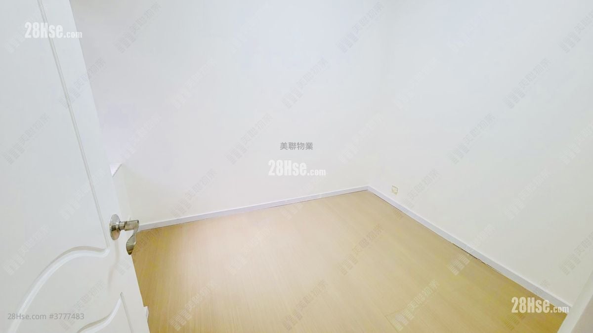 Kornhill Sell 2 Bedrooms 522 ft²