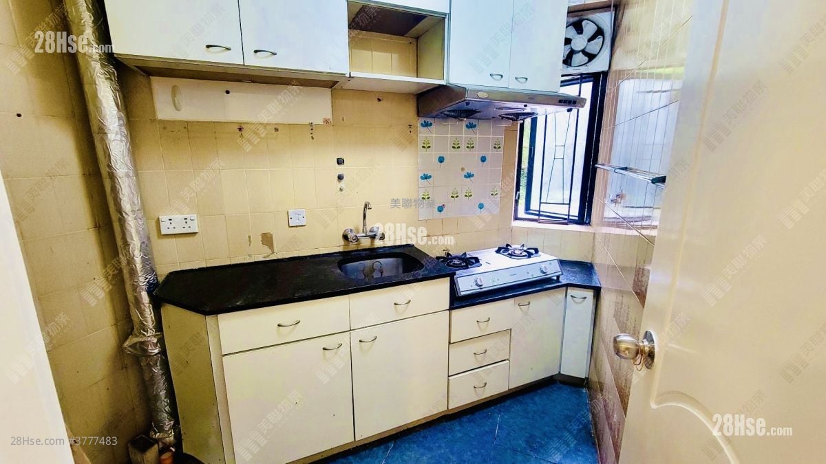 Kornhill Sell 2 Bedrooms 522 ft²