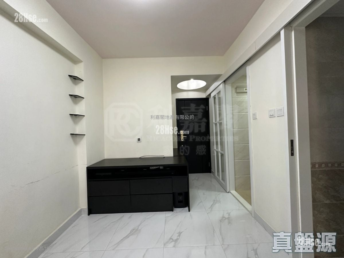 Golden Lion Garden Sell 2 Bedrooms 321 ft²