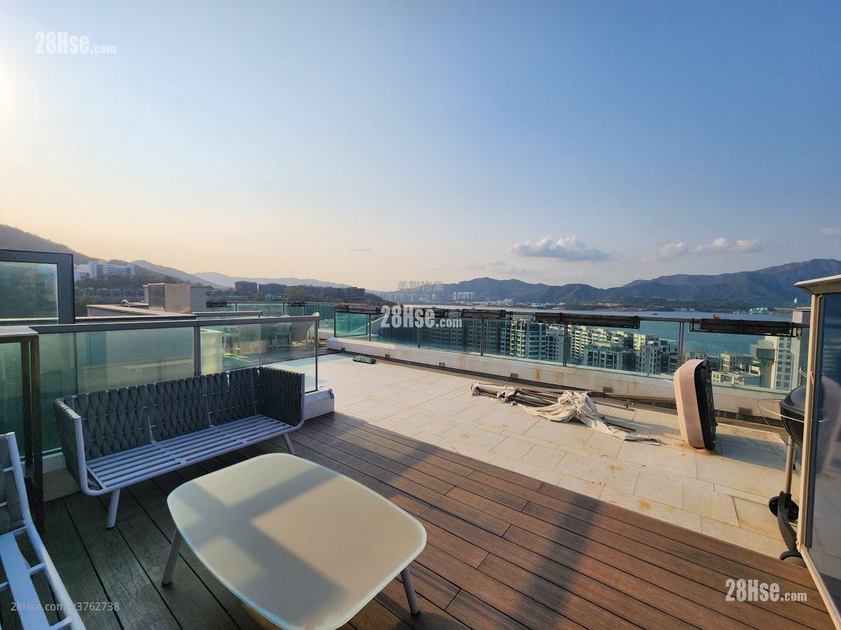 天台: 云滙 售盘 3 房 , 3 浴室 1,144 平方尺