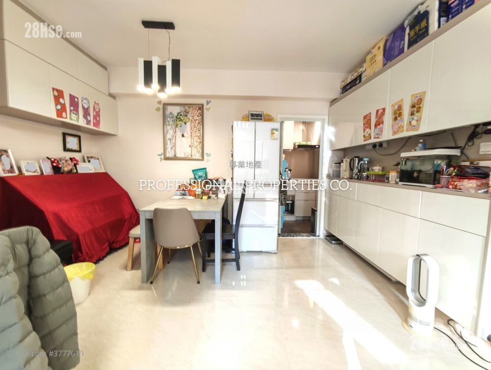 Sherwood Court Sell 3 Bedrooms , 2 Bathrooms 773 ft²