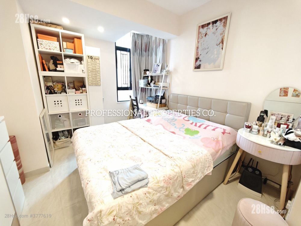 Sherwood Court Sell 3 Bedrooms , 2 Bathrooms 773 ft²